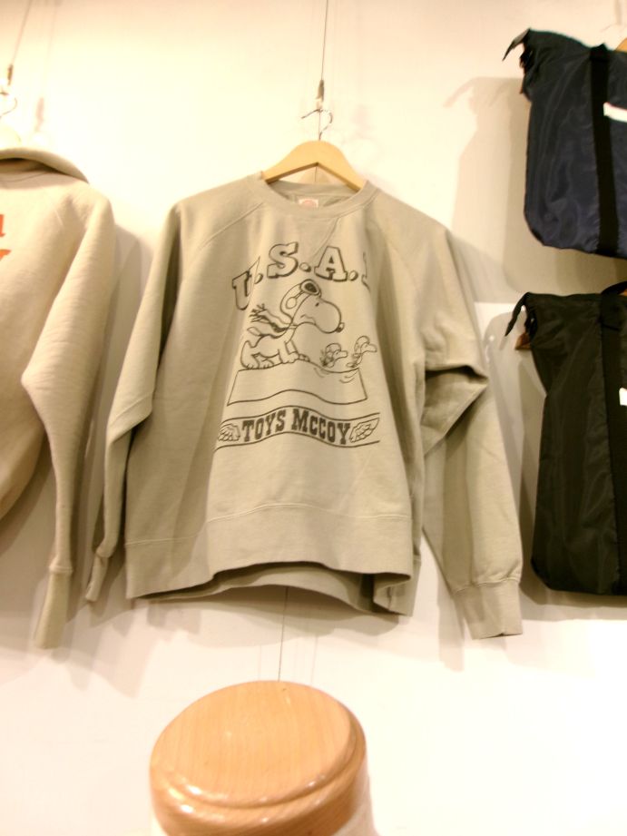 SNOOPY スウェットシャツ